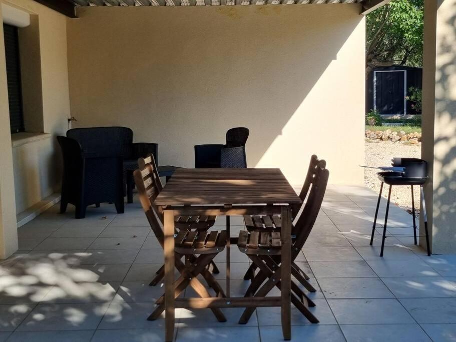 Apartamento T2 Terrasse Couverte Proche Pont Du Gard Et Uzes Pouzilhac Exterior foto