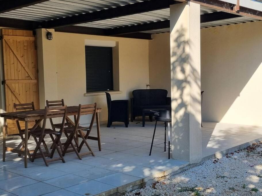 Apartamento T2 Terrasse Couverte Proche Pont Du Gard Et Uzes Pouzilhac Exterior foto